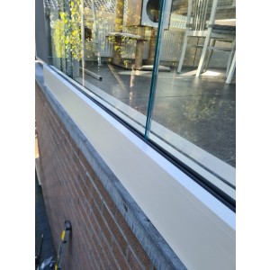 Glazen balustrades met onderprofiel